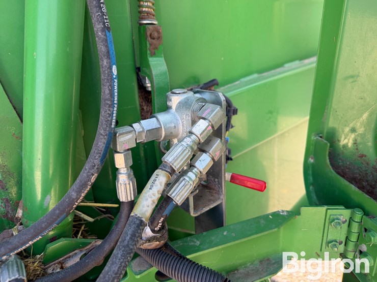 2021-john-deere-560r-image-17