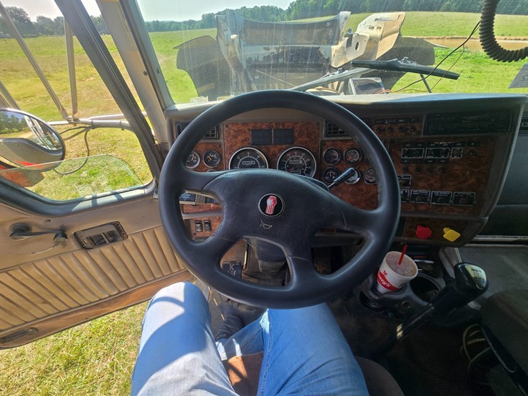 2002-kenworth-w900-image-54