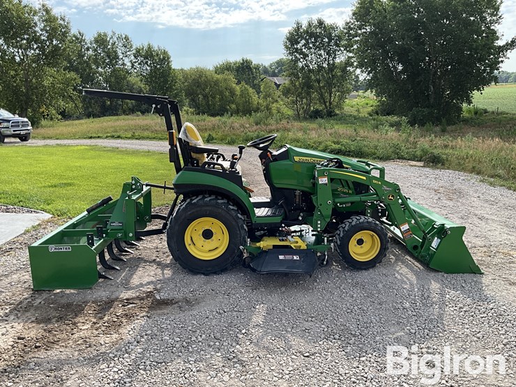 2023-john-deere-2025r-image-4