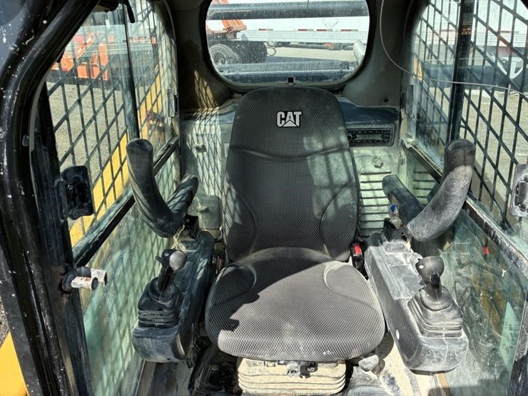 2023-caterpillar-259d3-image-18