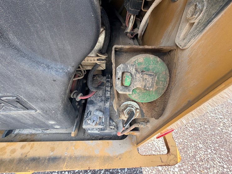 2014-caterpillar-272d-image-34
