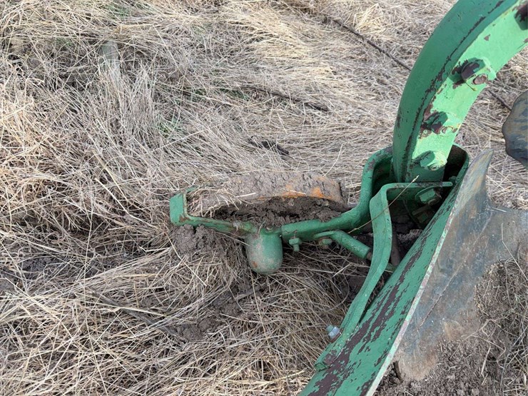 john-deere-pull-type-two-bottom-plow-image-17