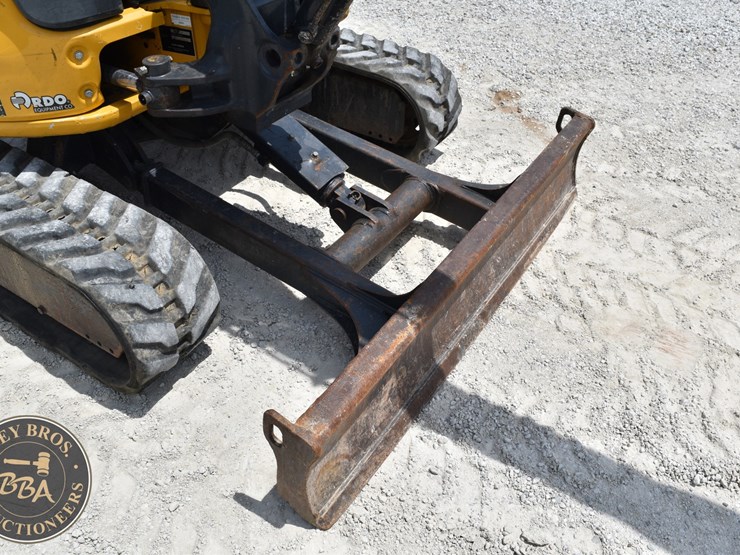 2020-deere-35g-image-21