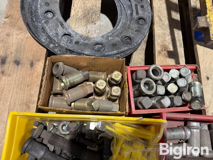 pallet-of-misc-truck-parts-image-13
