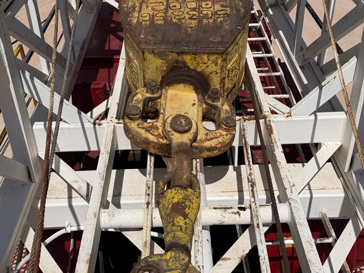 1980-taylor-4-axle-well-service-rig-image-23