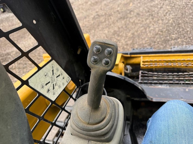 2014-caterpillar-299d-image-24