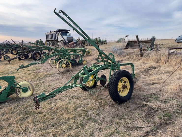 john-deere-pull-type-two-bottom-plow-image-7