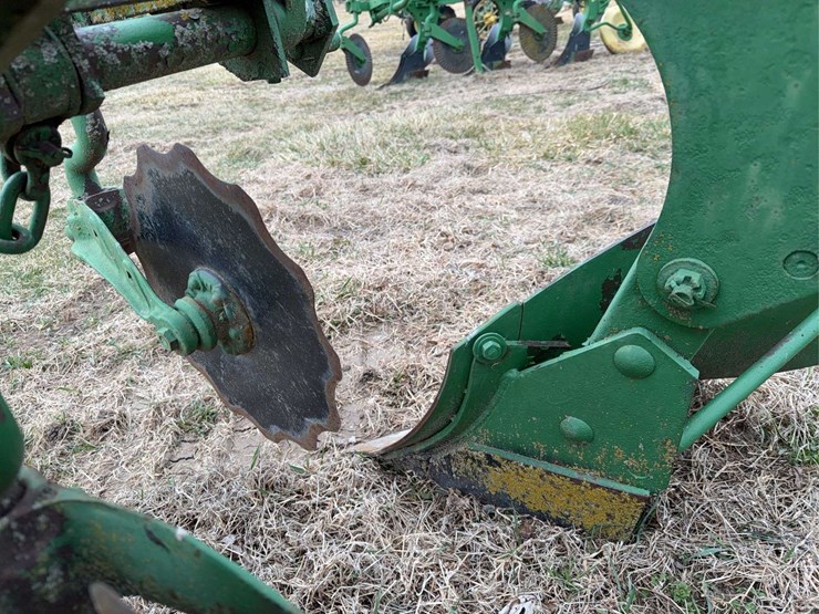john-deere-three-point-three-bottom-plow-image-17