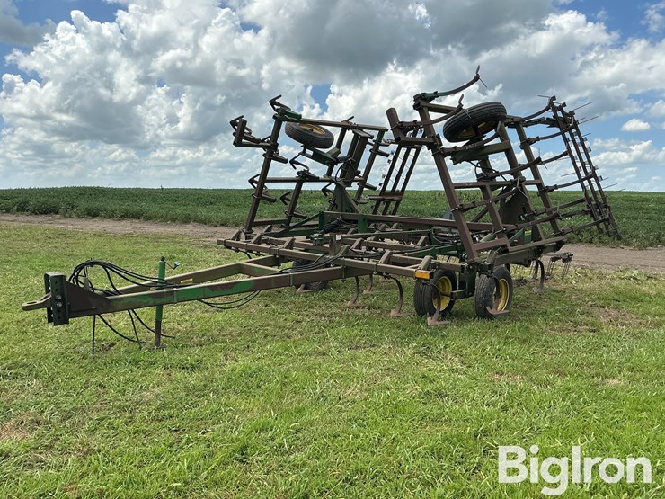 john-deere-field-cultivator-image-1