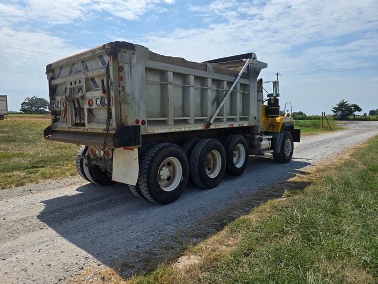2002-mack-rd688s-image-16