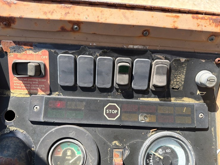 2000-deere-710d-image-29