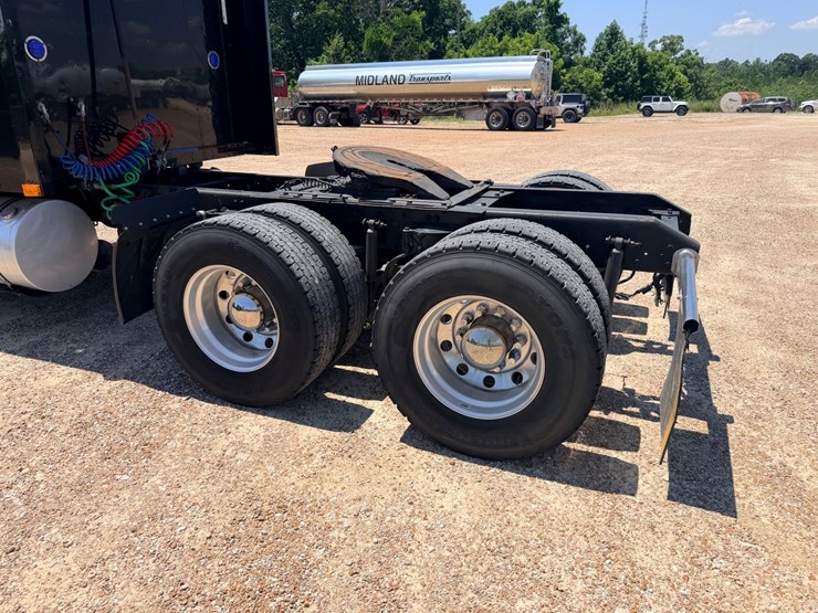 2010-kenworth-t800-image-59