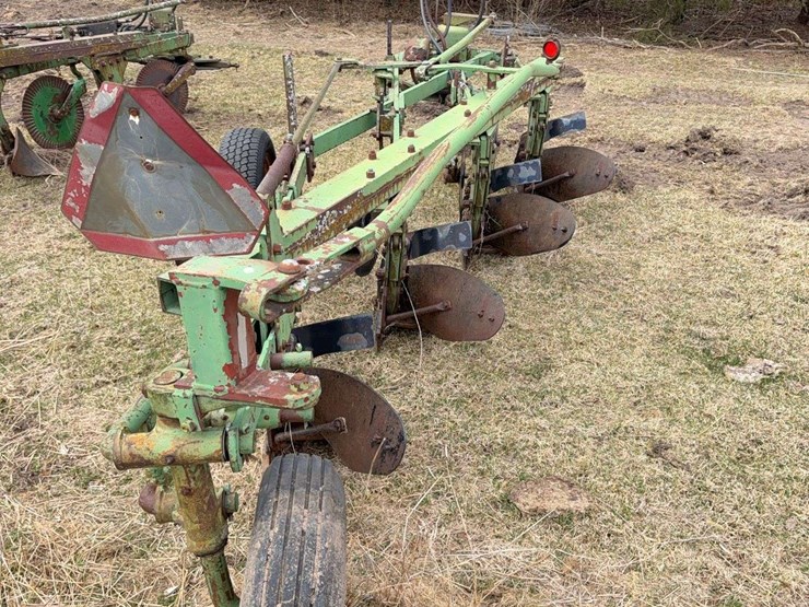 john-deere-pull-type-four-bottom-plow-image-4