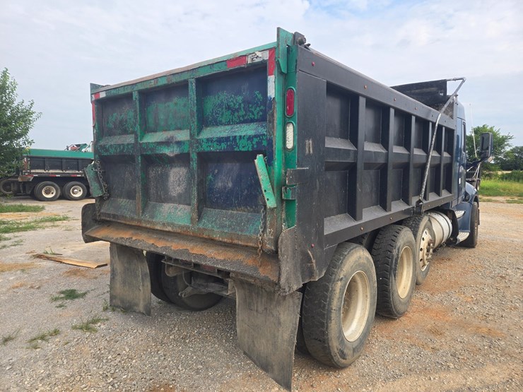 2011-kenworth-t700-image-10