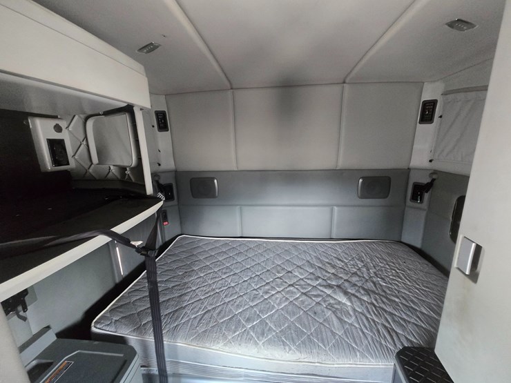 2018-kenworth-t680-image-65