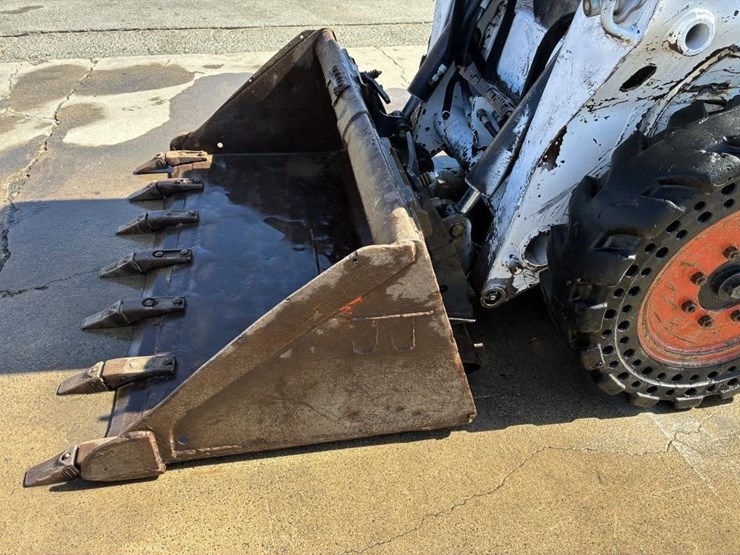 2013-bobcat-s570-image-5