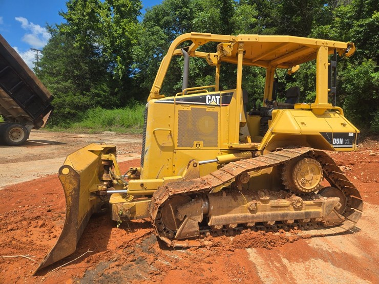 2005-caterpillar-d5n-xl-image-3
