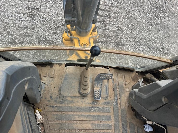 2018-deere-310l-image-30