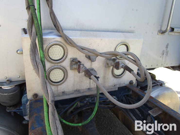 2001-peterbilt-379-image-16