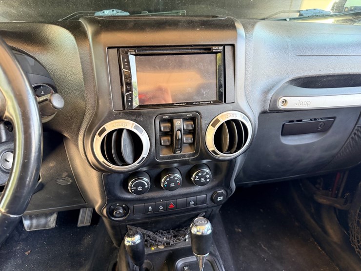 2011-jeep-wrangler-image-40