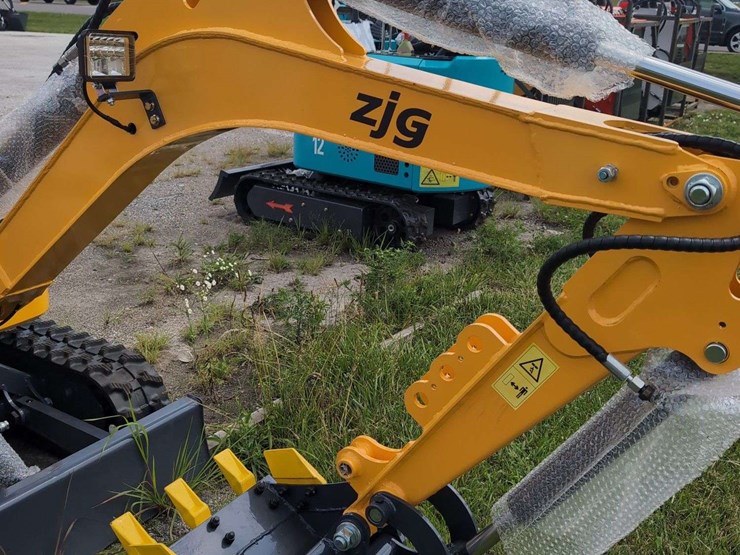 zjg-mini-excavator-zj-12-(yellow)-image-2