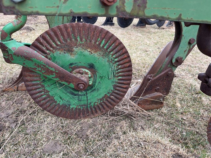 john-deere-pull-type-four-bottom-plow-image-18