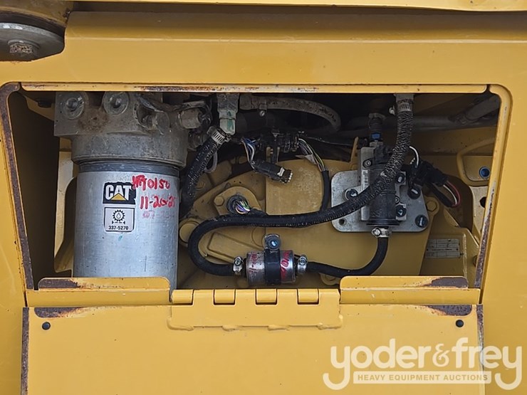 2018-caterpillar-d6n-lgp-image-35