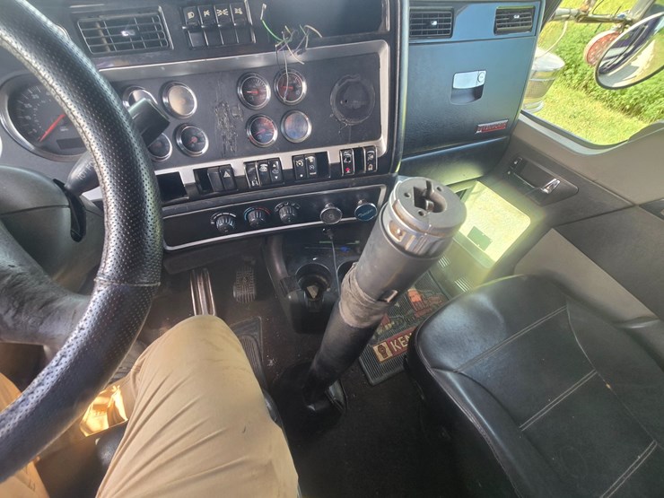 2006-kenworth-w900-image-60