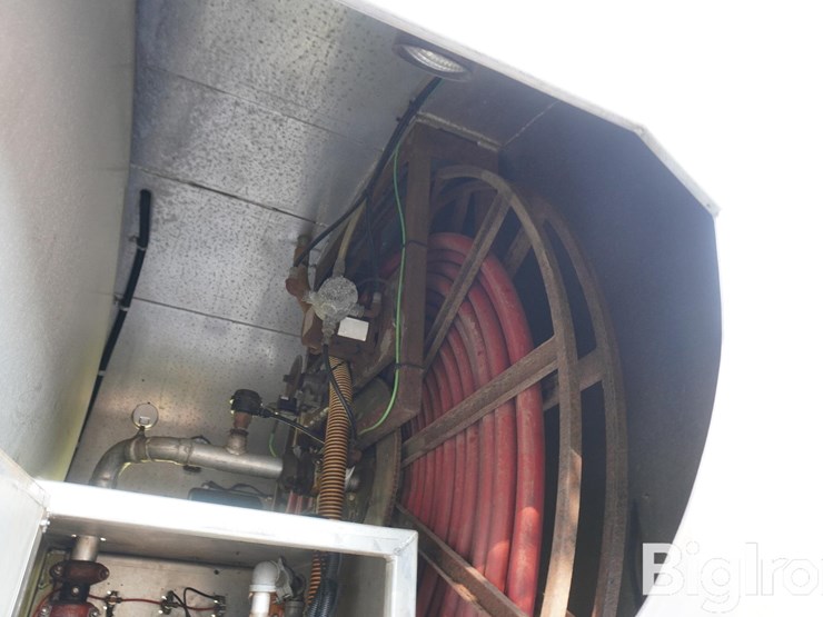 2004-peterbilt-330-image-16