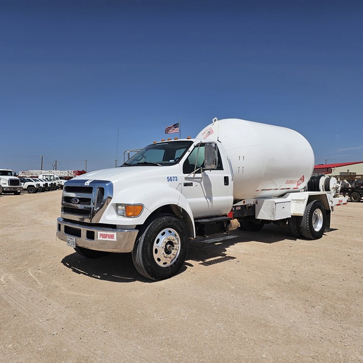 2005 FORD F750