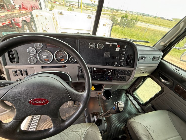2015-peterbilt-365-image-28