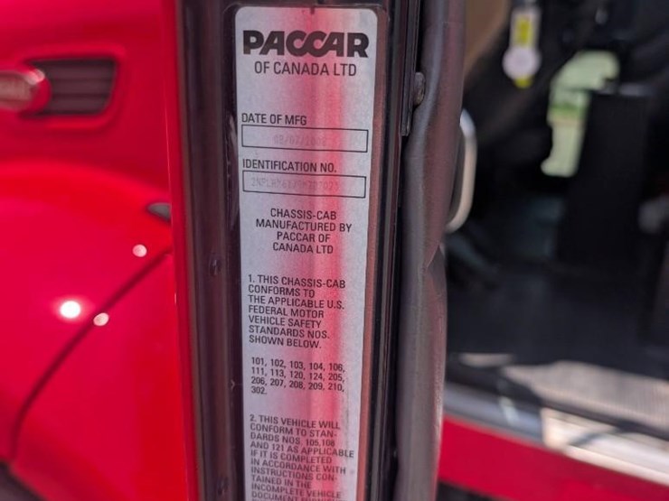2009-peterbilt-335-image-2