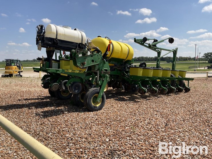 2010-john-deere-1770nt-image-5