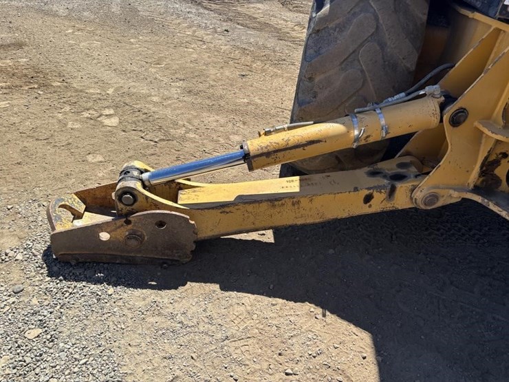 caterpillar-420d-image-26