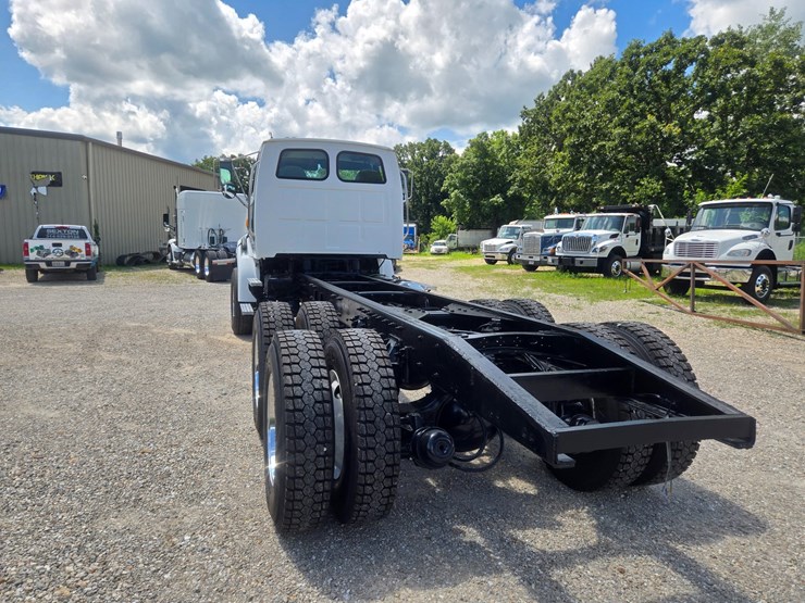 2005-sterling-l9500-image-10