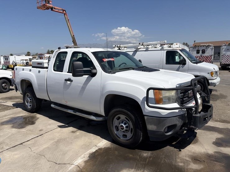 2012-gmc-sierra-2500-image-2