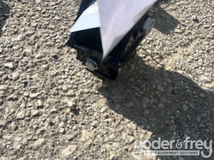 unused-tpm-quick-hitch,-1"-pin-hole-to-suit-0.8-1.4-ton-mini-excavators-image-1