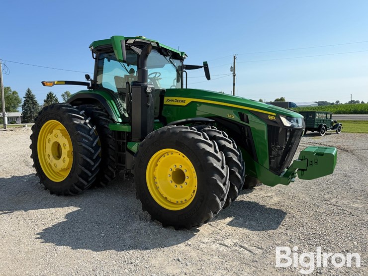 2024-john-deere-8r-370-image-3