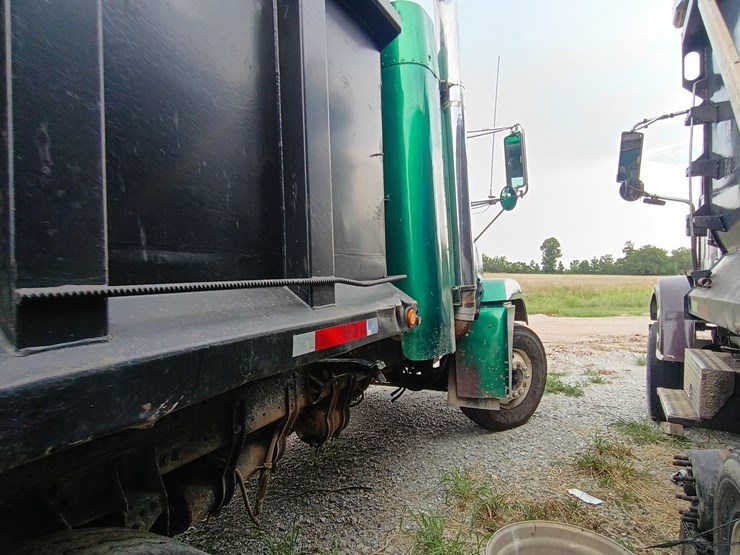 1995-freightliner-fld120-image-10