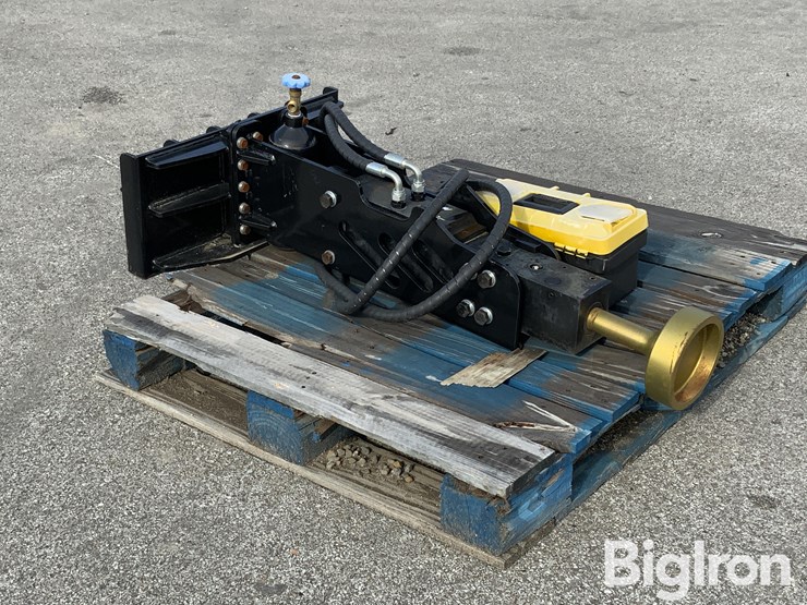 2025-massey-ferguson-730-image-3