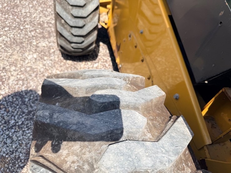 2014-caterpillar-272d-image-87