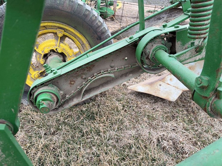 john-deere-pull-type-two-row-planter-image-14