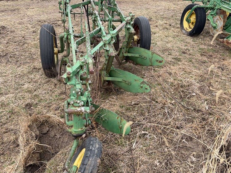 john-deere-pull-type-three-bottom-plow-image-6