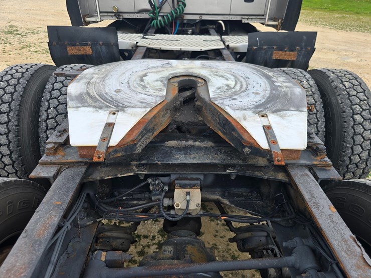 2010-kenworth-t2000-image-96