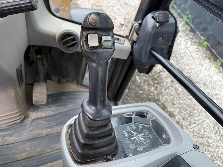2019-caterpillar-908m-image-22