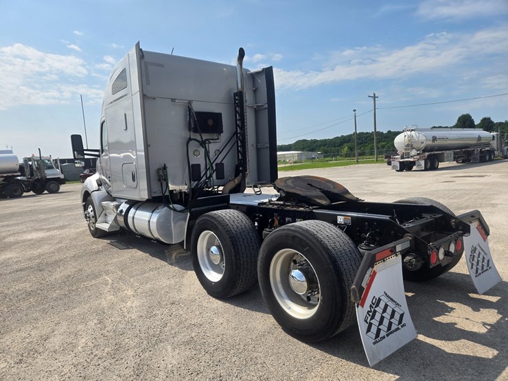 2018-kenworth-t680-image-12