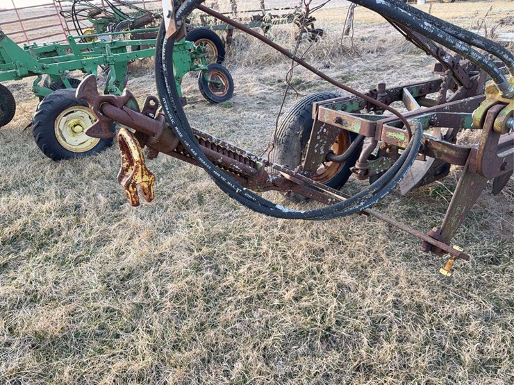 john-deere-pull-type-three-bottom-plow-image-13