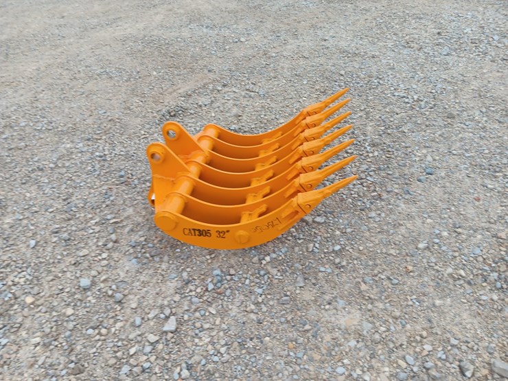 #l75-050-•-future-32"-rake-excavator-attachment-image-1