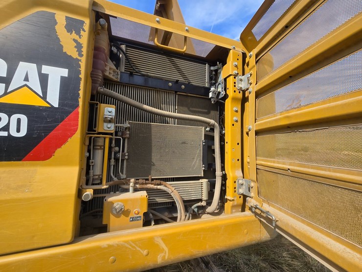 2019-caterpillar-320-image-42