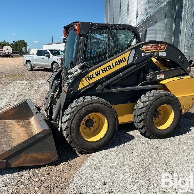 2012 NEW HOLLAND L230